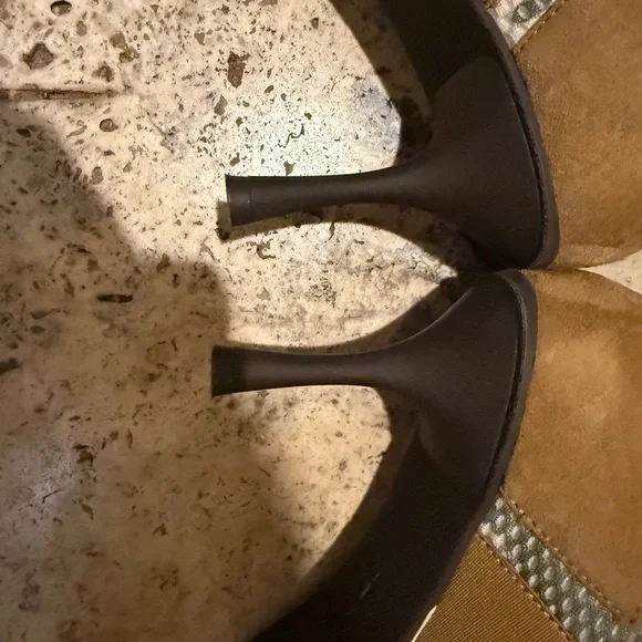 Sneex Slip-On Sneakers in Olive & Tan - Picture 4 of 9